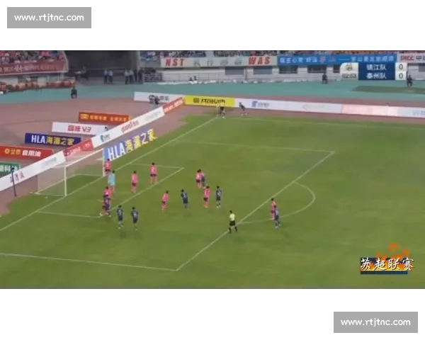 苏超争议一幕！泰州 5 号恶意踹人染红，裁判判罚引球迷集体声讨